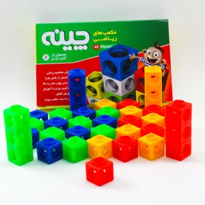 مکعب های ریاضی چینه ۴۰ قطعه برند آوای باران, کودک در حال ساختن سازه با مکعب های چینه رنگی, اتصال مکعب های ریاضی به یکدیگر, بسته بندی مکعب ریاضی چینه آوای باران