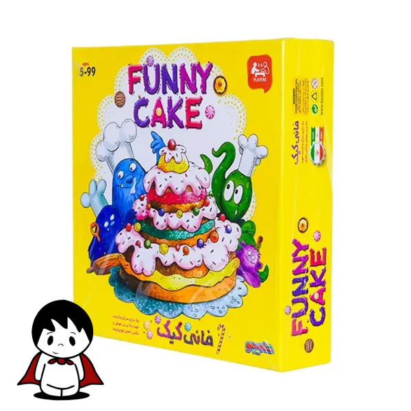 جعبه بازی فکری فانی کیک (Funny Cake) در کنار قطعات رنگارنگ بازی که روی یک سطح سفید چیده شده‌اند. لایه‌های کیک پلاستیکی در رنگ‌های مختلف و کارت‌های الگو در تصویر دیده می‌شوند که حس یک رقابت شیرین، سریع و شاد را منتقل می‌کند.